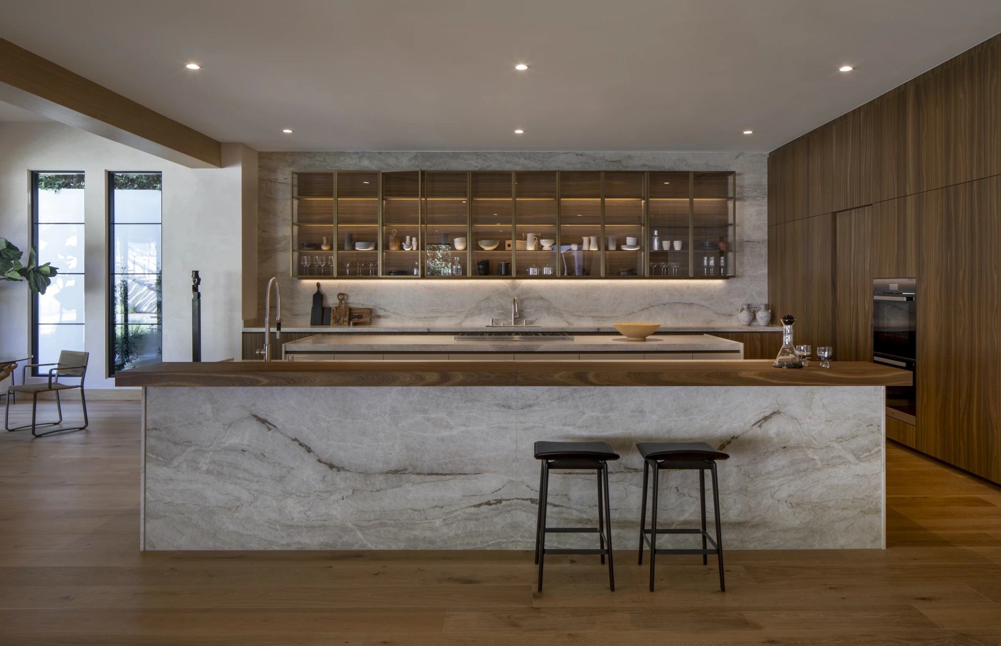The Molteni&C Prime kitchen, with the Bright wall unit above the counter