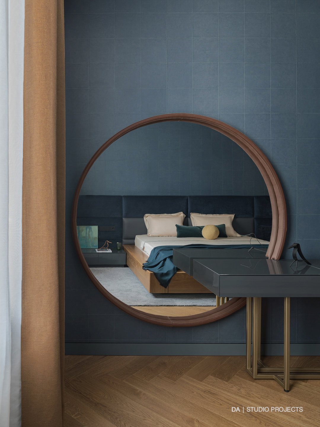 Bedroom with round mirror detail