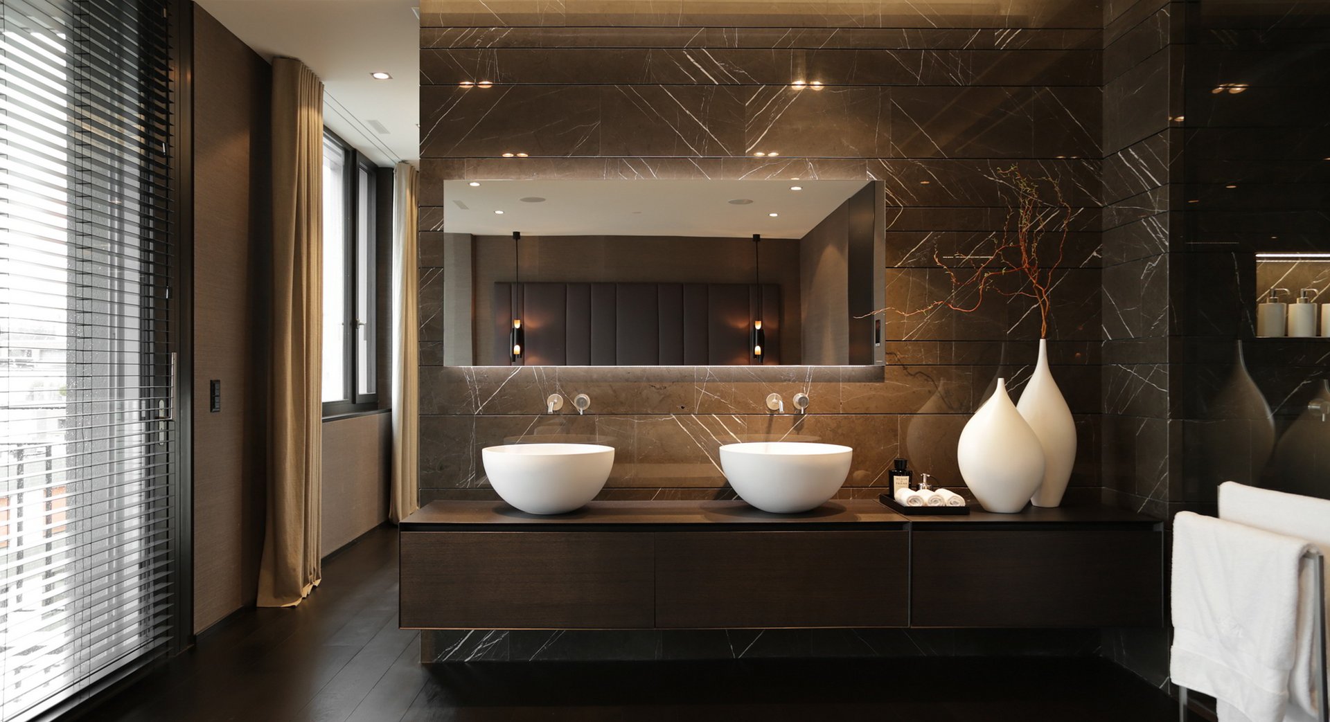 The twin washbasins, beneath the mirror